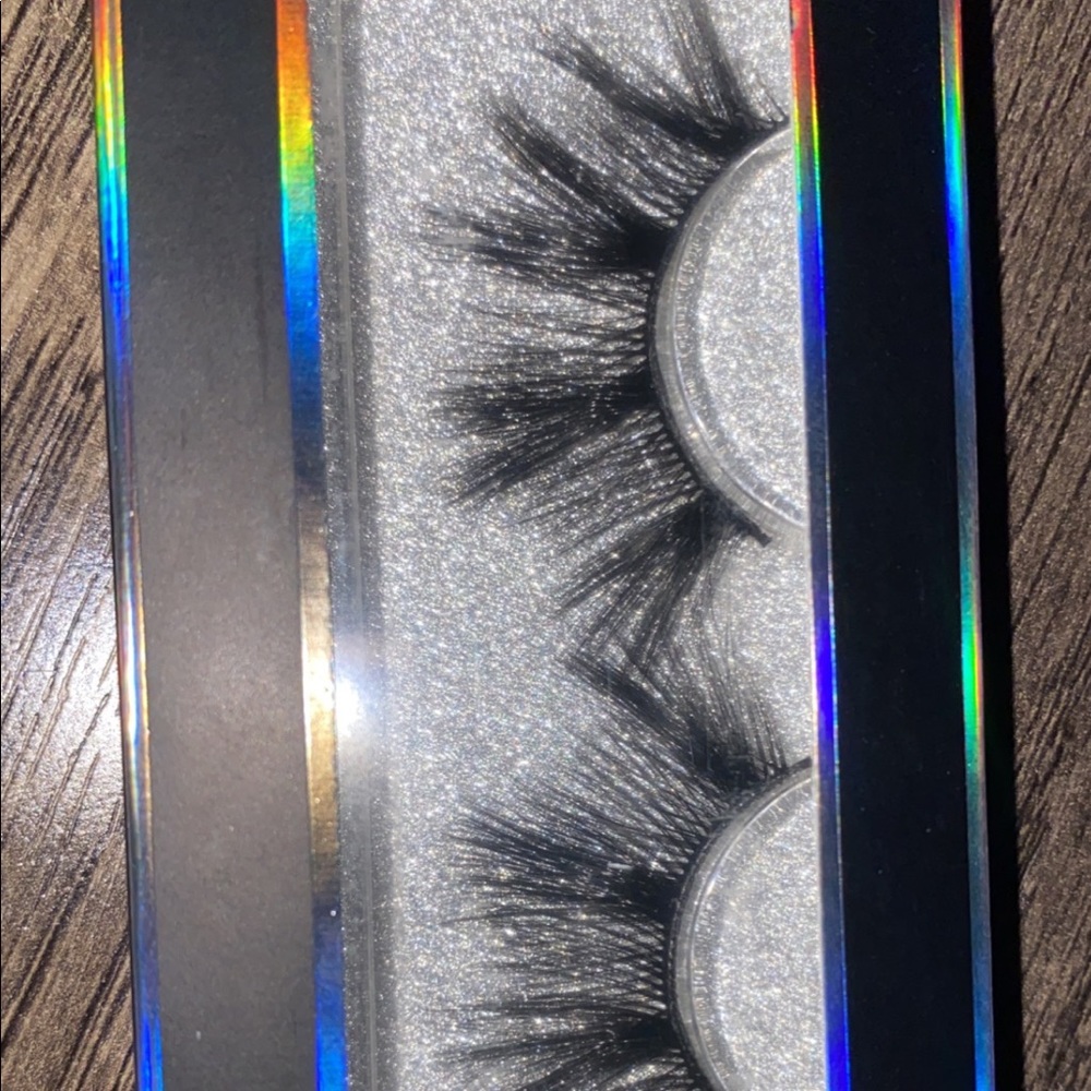 Eyelashes - Picture 2 of 13